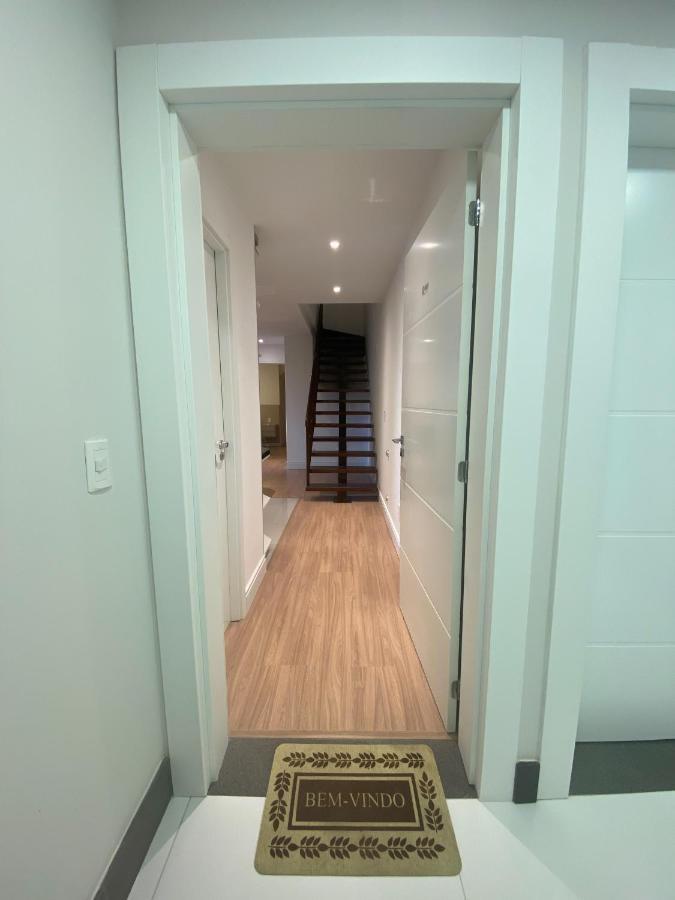 DUPLEX NOVO, com 02 Suítes, para 06 pessoas, e 02 vagas de garagem Canela Exterior foto